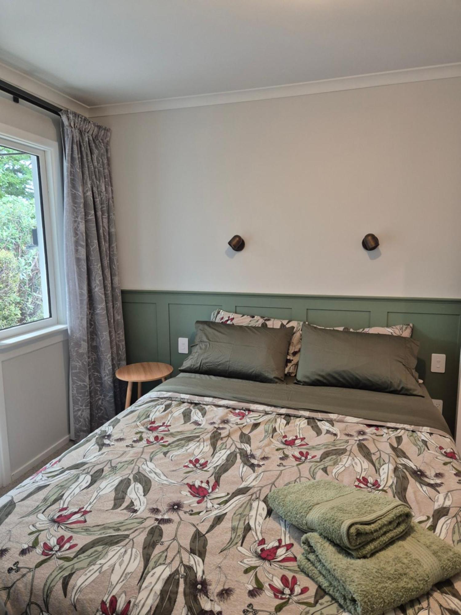 Cosy Getaway In Manapouri Villa Exterior photo