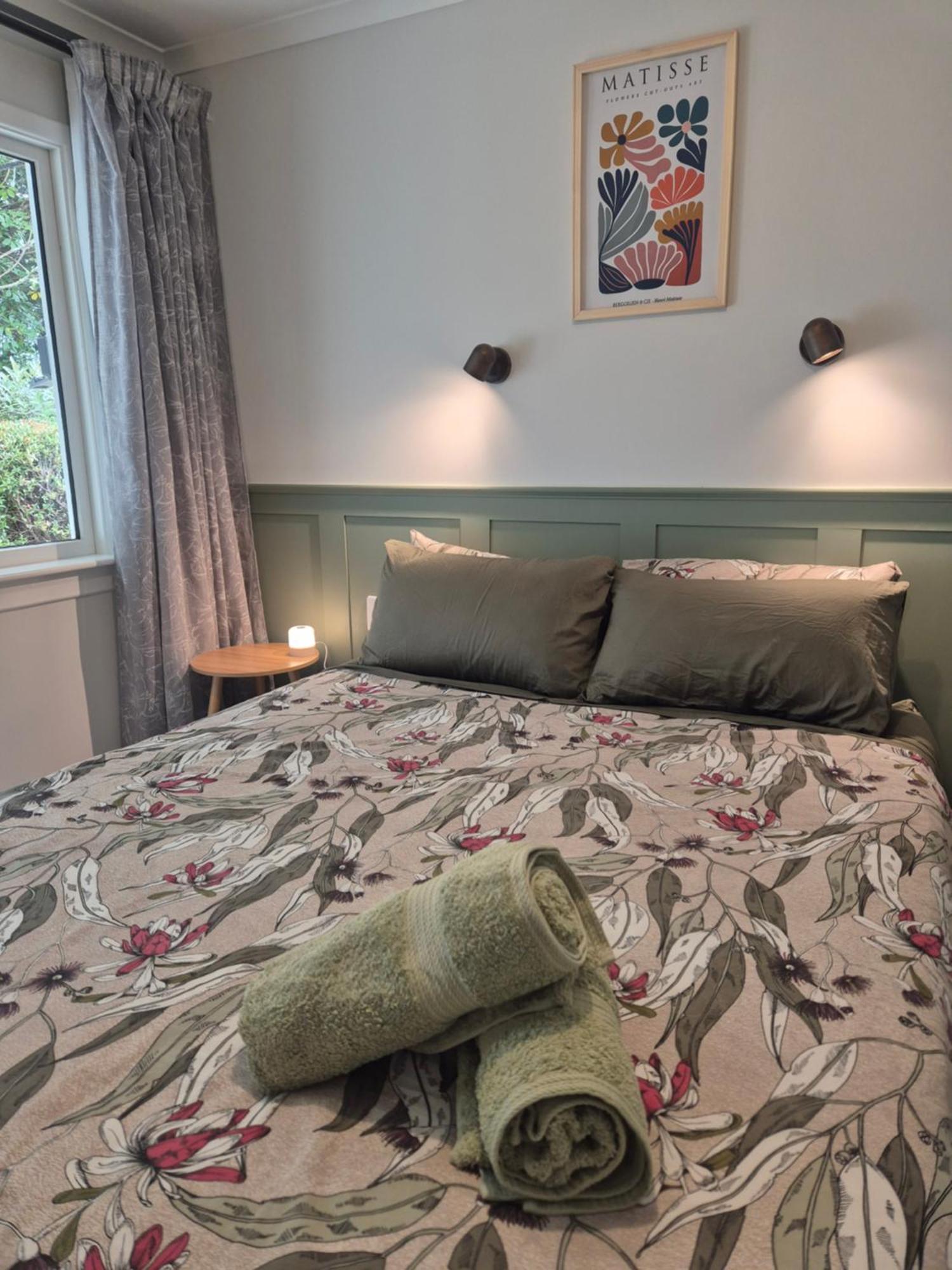 Cosy Getaway In Manapouri Villa Exterior photo